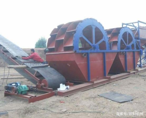 挖斗式洗砂機(jī)和振動(dòng)洗砂機(jī)的區(qū)別你有了解嗎?(圖1) 挖斗式洗砂機(jī)和振動(dòng)洗砂機(jī)的區(qū)別你有了解嗎?(圖1)