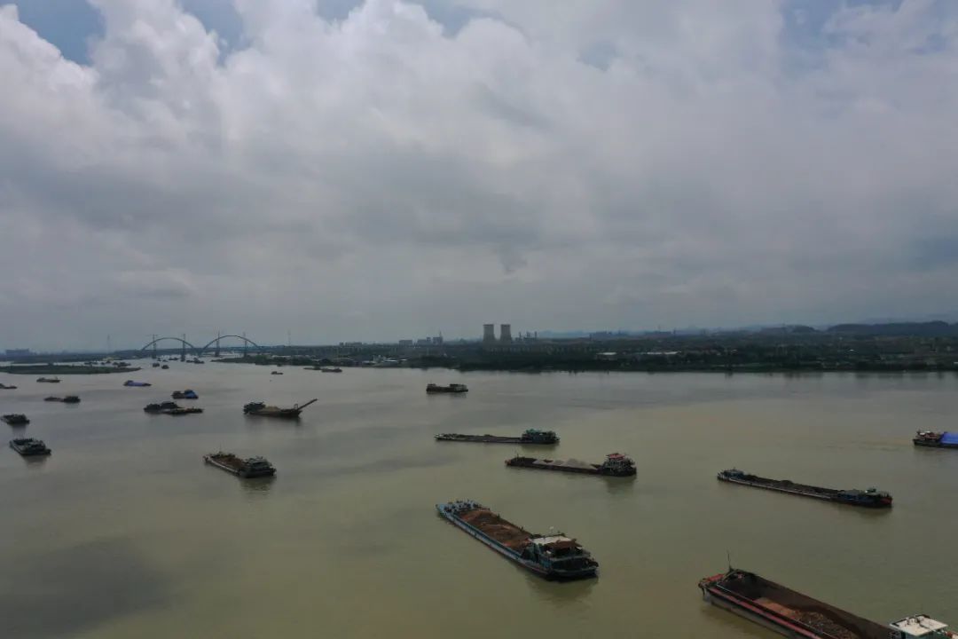 中央環保督察(十六):廣東部分出海水道出現一條條“黃泥帶”,非法洗砂洗泥為何屢禁不絕?(圖1) 中央環保督察(十六):廣東部分出海水道出現一條條“黃泥帶”,非法洗砂洗泥為何屢禁不絕?(圖1)