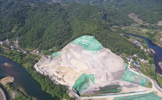 湖北一公司無證開采礦山8000噸，被罰7.7萬，國土部門兩人被問責(圖1)