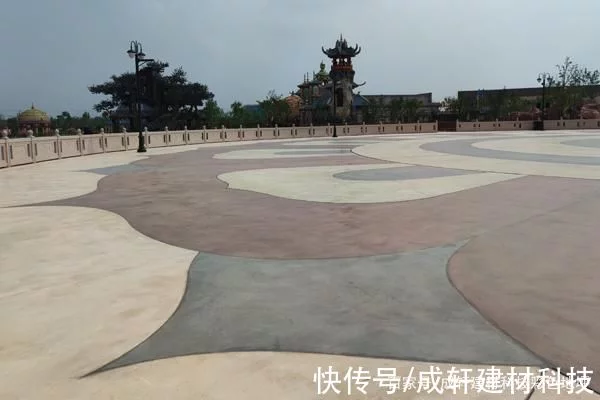 彩色混凝土洗砂地坪施工技術應用(圖4)