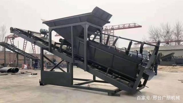 新型移動滾筒篩沙機振動篩錘式破碎機螺旋洗砂機細(xì)沙回收機(圖1)