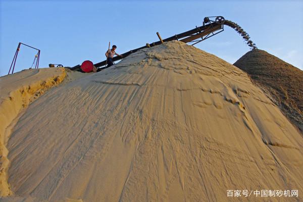 洗沙篩沙機在生產線中有哪些優(yōu)勢？生產過程怎么樣？(圖1)