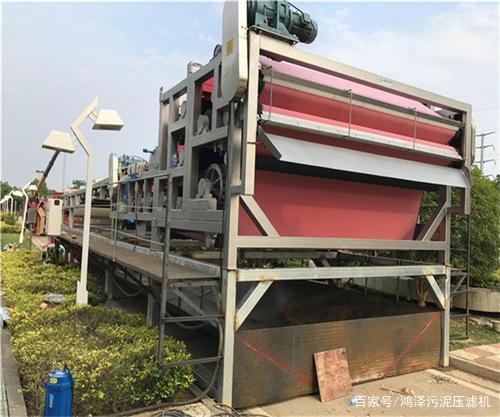 造成帶式壓濾機出泥稀的問題是什么?(圖1) 造成帶式壓濾機出泥稀的問題是什么?(圖1)
